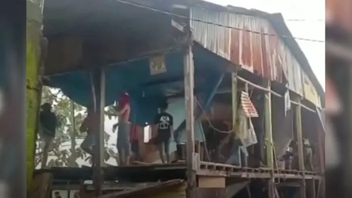 Warga Geram Hancurkan Rumah Pelaku Pembunuhan Bocah 11 Tahun untuk Jual Organ Dalam