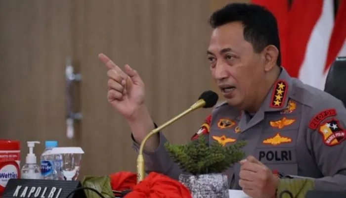 Bharada E sempat dipanggil oleh Kapolri Jenderal Listyo Sigit Prabowo untuk dimintai keterangan, minta tidak mau dipecat.