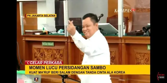 Deretan tingkah lucu Kuat Maruf di persidangan