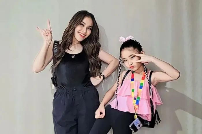 Potret Ayu Ting Ting dan putri tunggalnya, Bilqis