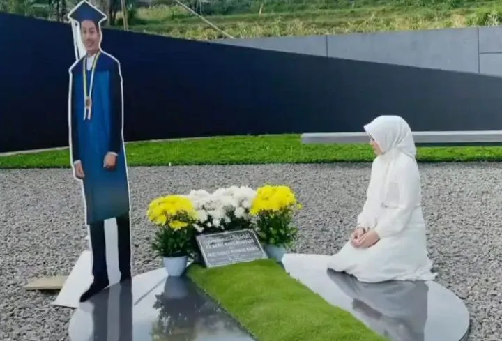 Atalia Praratya Mengunjungi Makam Eril