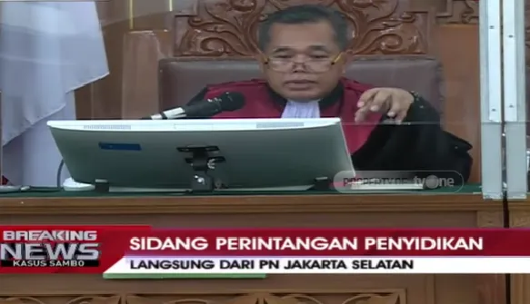 Hakim ceramahi Arif Rachman Arifin, kutip Surah Yasin yang didengarnya dalam Khutbah Jumat siang hari tadi.