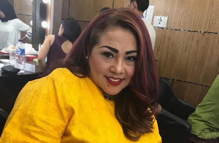 Komedian Nunung Srimulat kembali datang dengan kabar memilukan dan cukup mengejutkan, dirinya divonis mengalami kanker payudara.