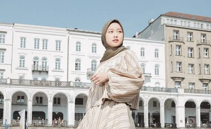 Gita Savitri mengatakan rGita Savitri alias Gitasav saat ini tengah menjadi sorotan publik lantaran menganggap anak sebagai beban alih-alih anugrah.ahasia awet muda salah satunya dengan tidak memiliki anak. Musisi Anji ikut bicara.
