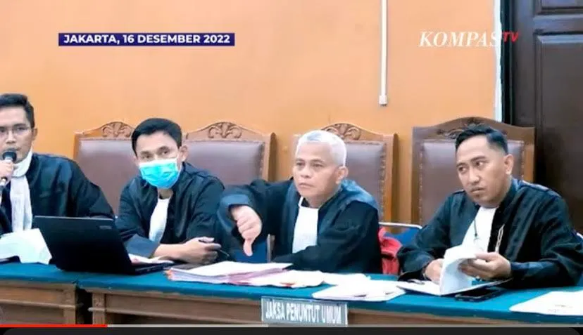 Sengit! Jaksa Geram hingga Acungkan Jempol ke Bawah, Kuasa Hukum Irfan Widiyanto: Santai Aja