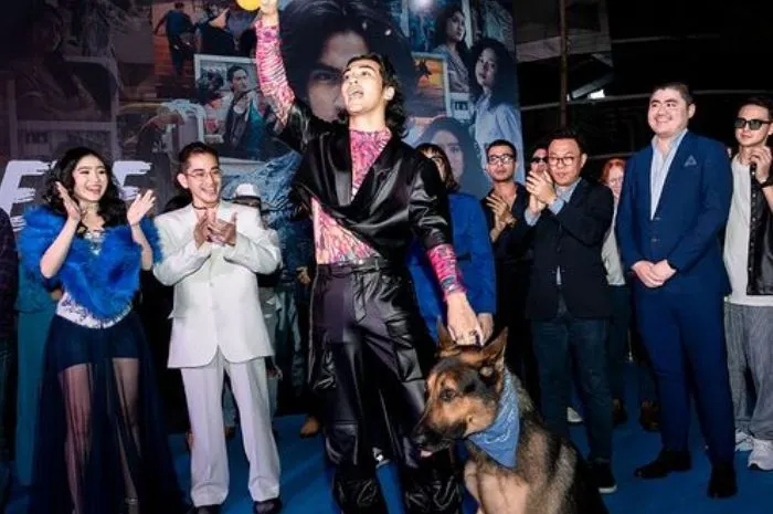 Gara-gara Cium Anjing Saat Blue Carpet Film Terbaru, Abidzar Al Ghifari Tuai Kritikan Pedas