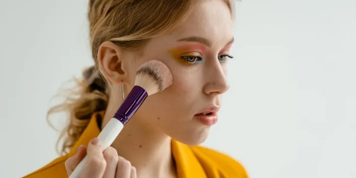 Ilustrasi tren makeup yang bisa jadi pilihan saat perayaan Lebaran.