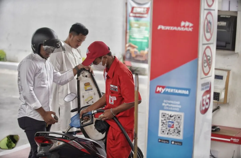 Ilustrasi daftar harga BBM non-subsidi yang turun di seluruh provinsi.