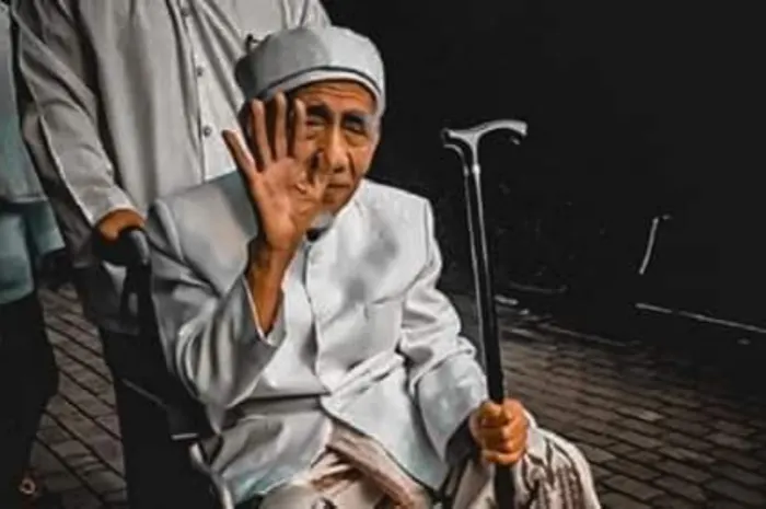 Kunci Sukses dalam Mendidik Anak Menurut Mbah Moen, Ini yang Harus Dilakukan Orang Tua!