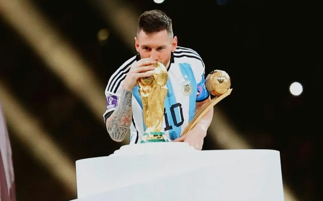 Piala Dunia 2022 merupakan pertandingan sepak bola yang diadakan empat tahun sekali dengan hadiah yang sangat fantastis.