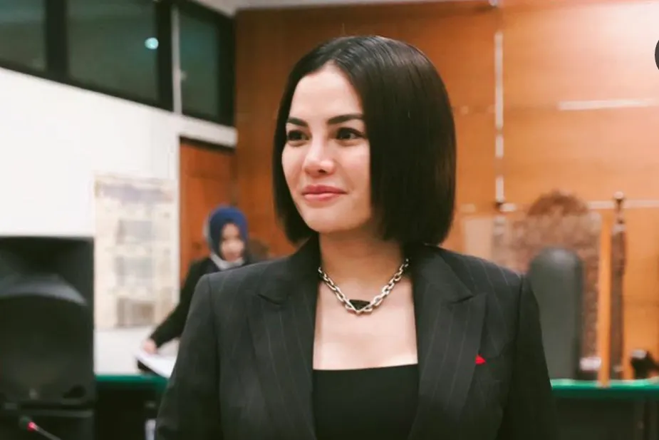 Nikita Mirzani Ngamuk Sampai Pukul Mikrofon Persidangan, Deolipa Yumara: Sudah Masuk Pidana!