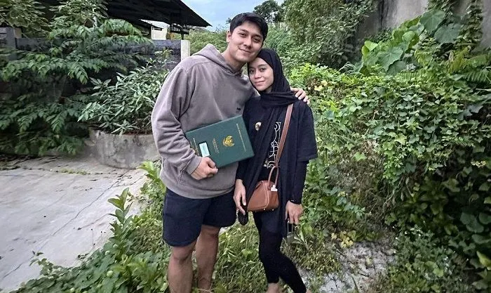 Netizen soroti wajah Lesti Kejora dalam postingan terbaru Rizky Billar yang pamer beli tanah ribuan meter.