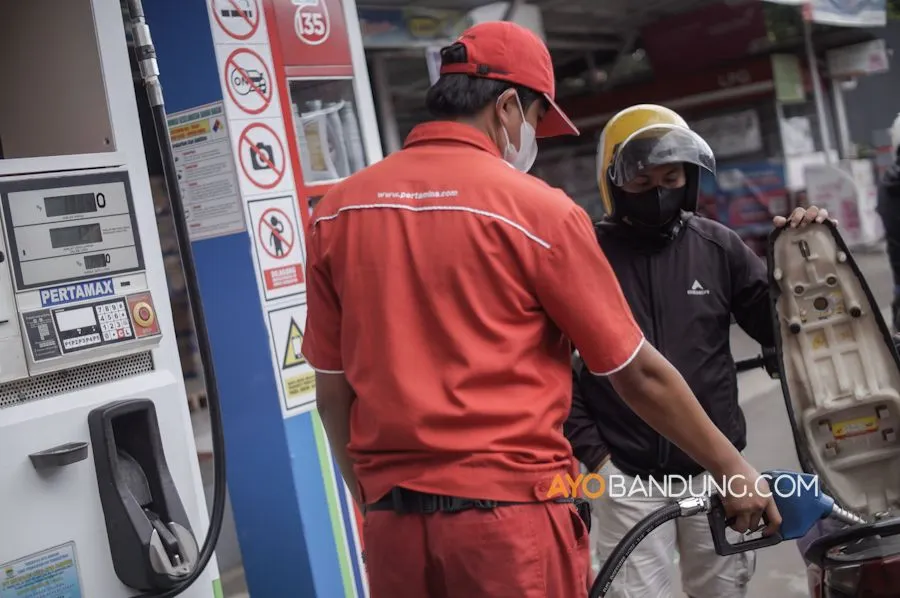 Stasiun pengisian bahan bakar minyak (BBM) Pertamina.