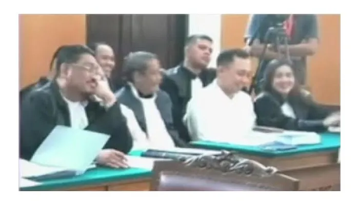 Ricky Rizal dan Kuasa Hukumnya Full Senyum Dengarkan Kesaksian Ahli di Persidangan, Ternyata Gara-Gara Ini
