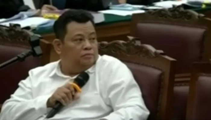 Tidak lagi kuat lantaran sering dicecar, terdakwa Kuat Ma'ruf melalui kuasa hukumnya melaporkan hakim ke Komisi Yudisial.