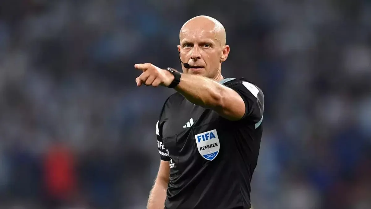 FIFA menunjuk Szymon Marciniak, wasit yang berasal dari Polandia untuk memimpin partai final Piala Dunia 2022 Qatar kali ini.