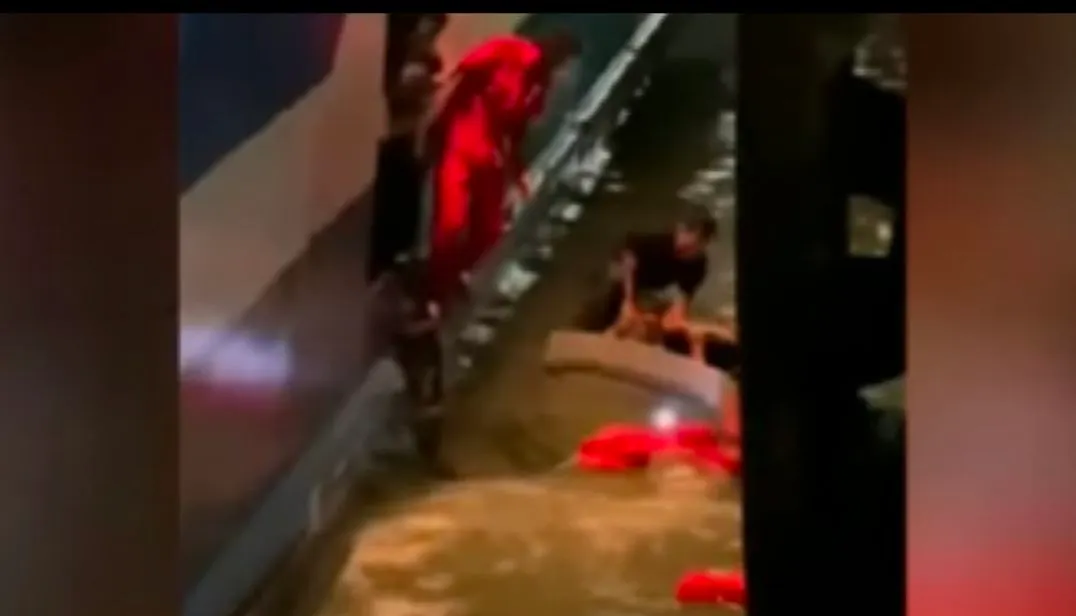 Mobil Tercebur ke Laut di Pelabuhan Merak, Dua Penumpang Berhasil di Evakuasi