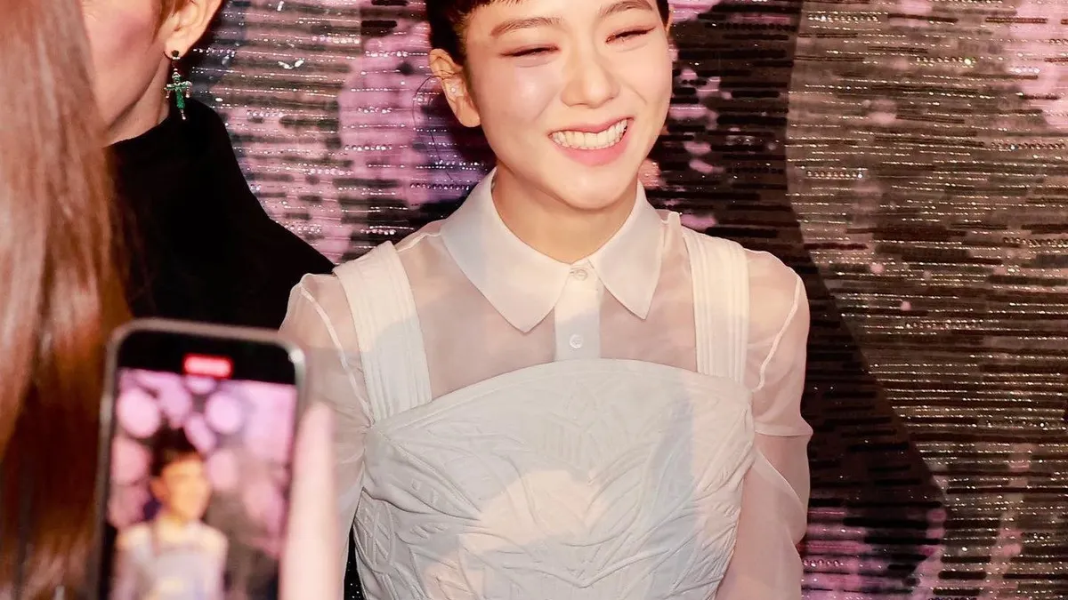 Jisoo Tampil Kiyowo di Acara Dior Spring 2023