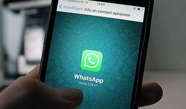 Ilustrasi WhatsApp disadap dan dibajak.