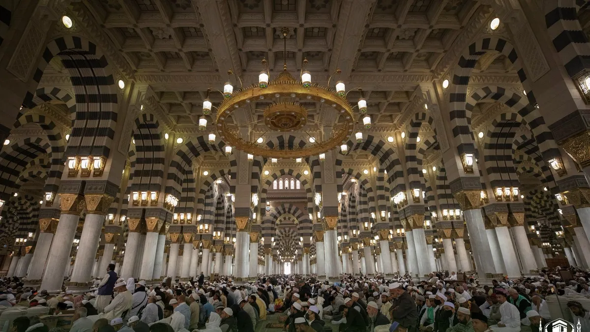 Pamer Bendera Parpol di Depan Masjid Nabawi, Gibran Anak Ketua DPRD Karawang Ditangkap Polisi