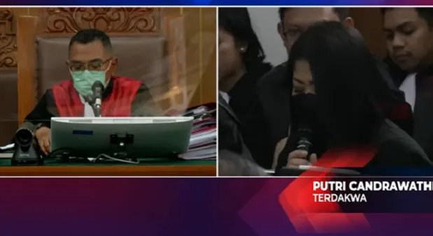 Putri Candrawathi kembali menangis saat menanggapi ahli kriminolog di persidangan kasus pembunuhan Brigadir J.