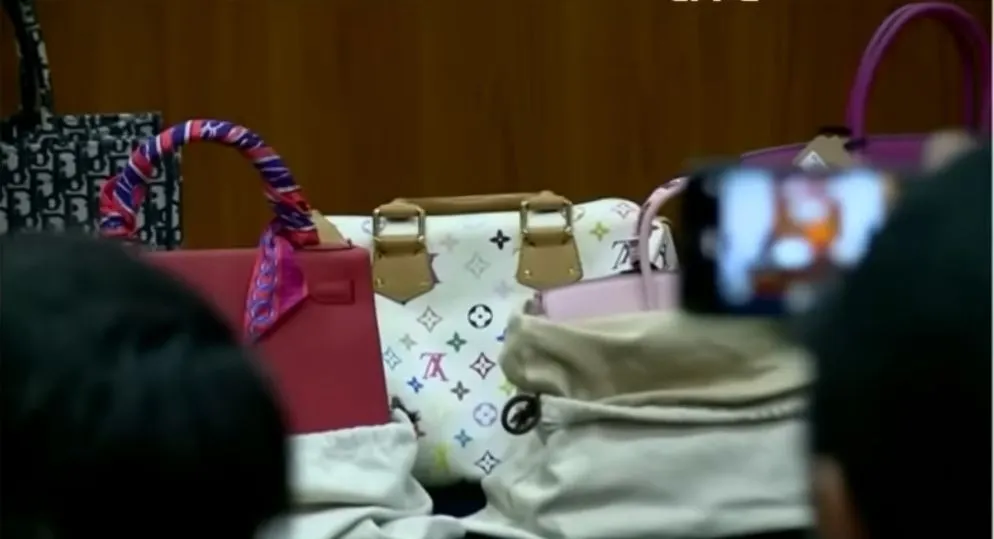 Deretan Tas Mewah Istri Rafael Alun Trisambodo
