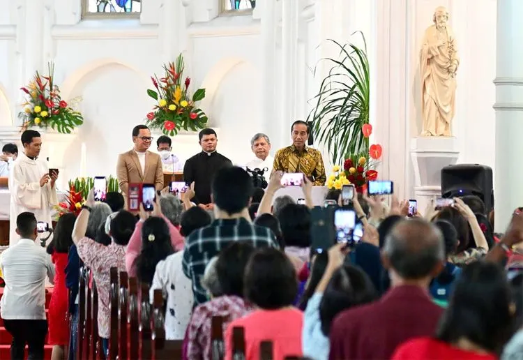 Jokowi Pantau Pelaksanaan Kebaktian Natal di Bogor dan Sampaikan Pesan Ini ke Jemaat
