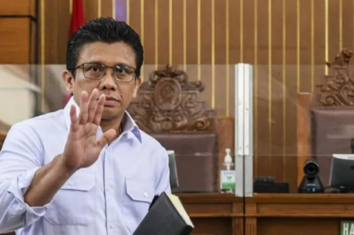 Soroti sikap, raut wajah serta sorot mata tajam Ferdy Sambo di sidang tuntutan pembunuhan berencana, ayah Yosua ungkap dengan suara bergetar