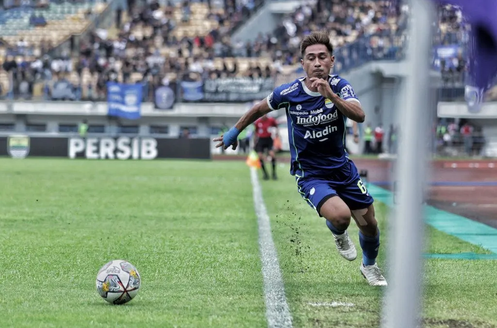 Persib Bandung akan bertanding melawan Arema FC di Stadion Pakansari, Cibinong, Bogor pada Kamis, 23 Februari 2023 pukul 15.00 WIB.