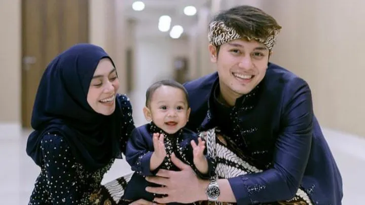 Rizky Billar Lakukan Ibadah Umrah PerayaanUlang Tahun Baby L hingga Fans Leslar Adakan Syukuran