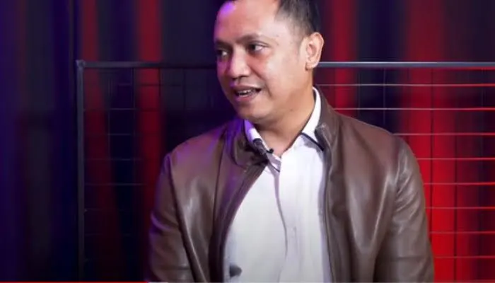 Momen Haru! Tangan Pengacara Bharad E Ditarik, Ternyata Ini yang Dipikirkan Ronny Talapessy: Kok Ini Kuat