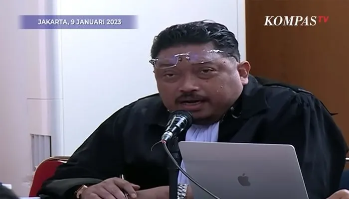 Makin Dekat Sidang Tuntutan, Tanya Jawab Pengacara dengan Kuat Maruf Buat Netizen Gemas: Hakim Tidak Bodoh!