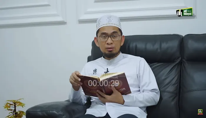 Heboh Qoriah Disawer Duit Saat Baca Al-Quran, Ustadz Adi Hidayat Secara Tegas Ungkap Hukumnya: Tidak Pantas!
