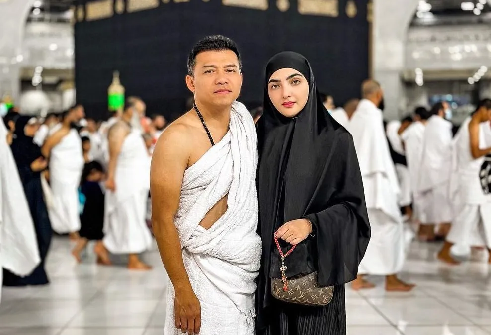 Ashanty dan Anang Hermansyah Saat Umrah