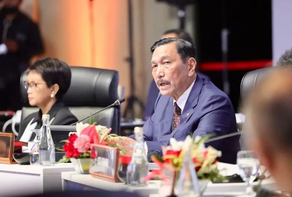 Luhut Binsar Pandjaitan berpendapat bahwa sebaiknya KPK tidak melulu melakukan penangkapan atau OTT.
