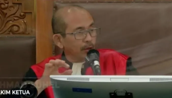 Hakim Ketua, Ahmad Suhei menyatakan sidang obstruction of justice kasus pembunuhan Brigadir J ditunda.
