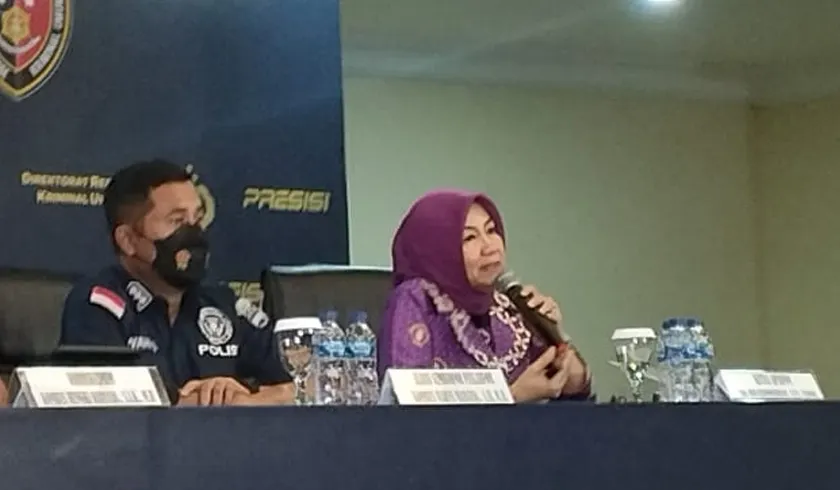 Dra Reni Kusumowardhani selaku ketua Asosiasi Psikologi Forensik (Apsifor) Indonesia memberikan keterangan terkait kematian keluarga di Kalideres, Jakarta Barat.