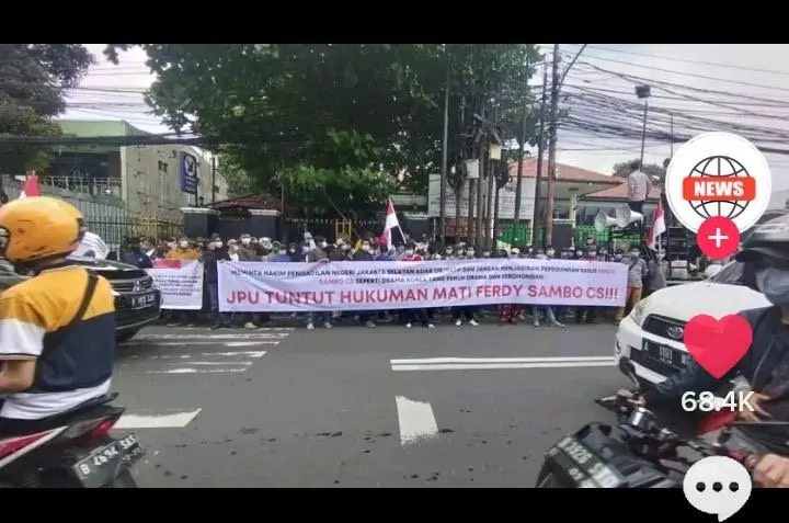 Viral sekelompok orang yang memberikan suaranya melalui demo di PN Jaksel untuk menuntut Ferdy Sambo dihukum mati.