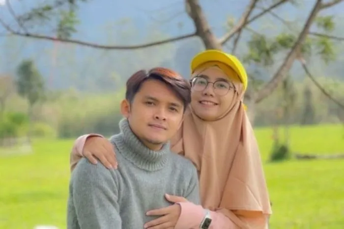 Heboh isu anggota grup band Adam, Dodi Hidayatullah sudah resmi bercerai dengan sang istri, Auliya Fadlilah.