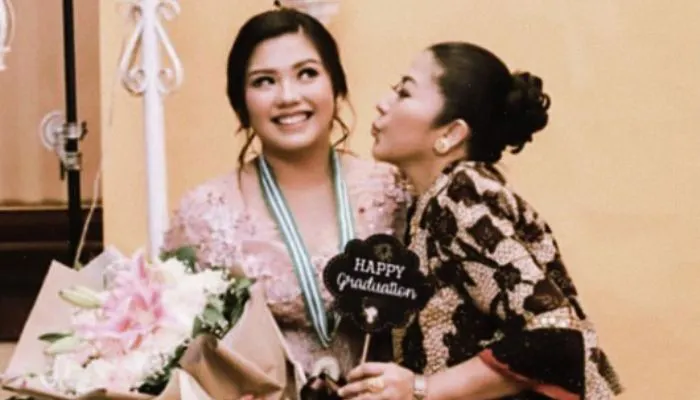 Tampilan Cantik Trisha Eungelica Tuai Pujian, Bela-belain Hal Ini Demi Putri Candrawathi: Tapi...