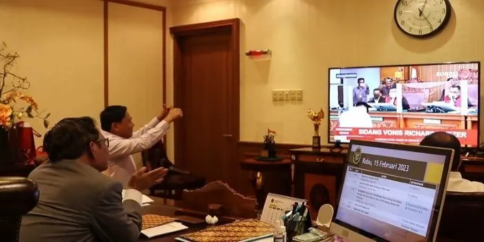 Menko Polhukam Mahfud MD Beri Tepuk Tangan Saat Vonis Richard Eliezer Dibacakan, Begini Tanggapannya 