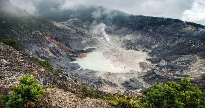 Ada Sinar di Kawah Ecoma Gunung Tangkuban Parahu! Ternyata Bukan Magma tapi Aliran Fluida, ini Penjelasannya. (Tangkap Layar Laman Taman Wisata Alam Tangkuban Parahu)