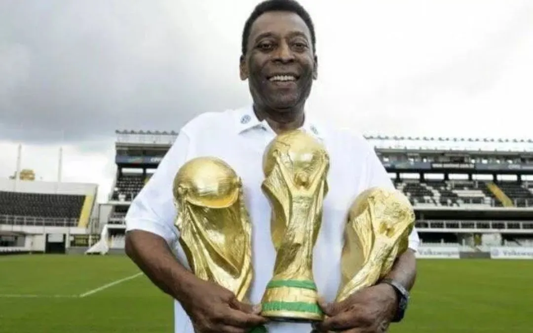 Berita Duka! Pele Tutup Usia, Messi dan Ronaldo Punya Cara Beri Penghormatan ke Sang Legenda