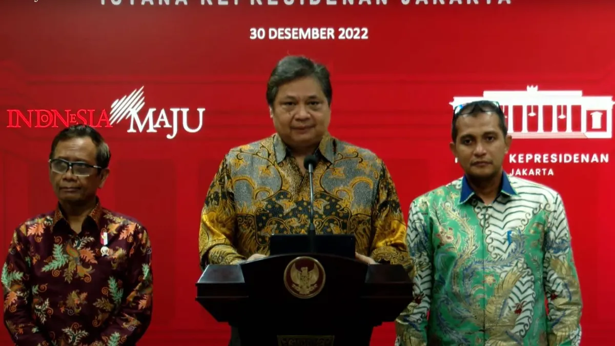 Menko Perekonomian Airlangga Hartarto saat menyampaikan kebiajakn pemerintah mengeluarkna peraturan pemerintah tentang UU Cipta Kerja. (foto:setkab)