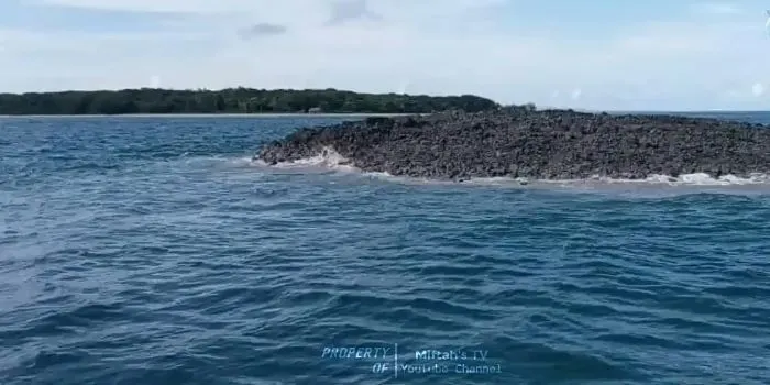 Fenomena Aneh Munculnya Pulau Baru Akibat Gempa Bumi Maluku