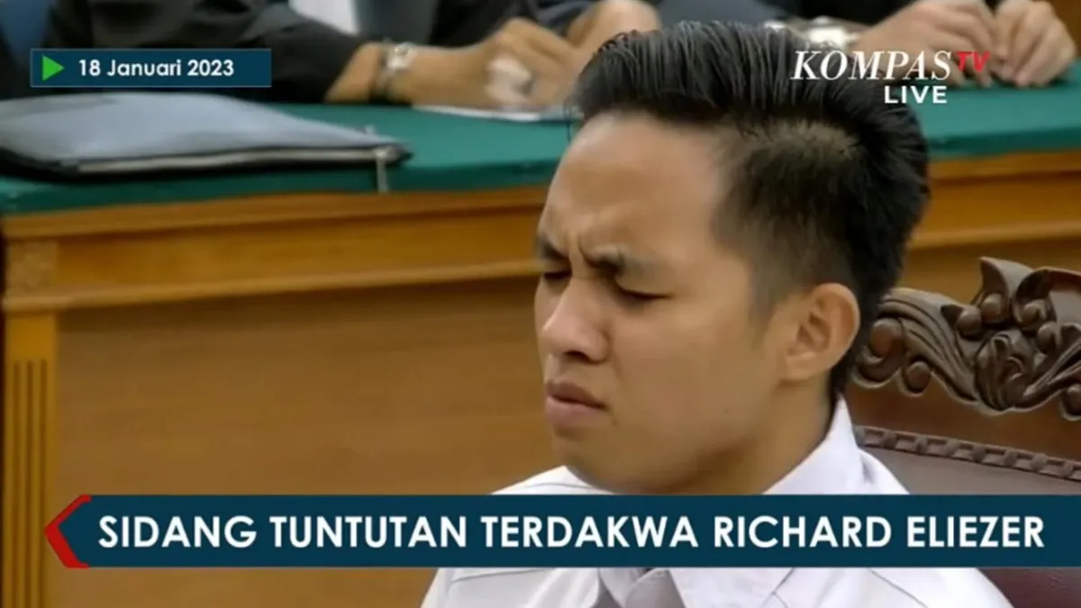 Ekspresi Gundah dan Menangis Richard Eliezer Dituntut 12 Tahun, Protes Pendukung Pecah hingga Hakim Bertindak