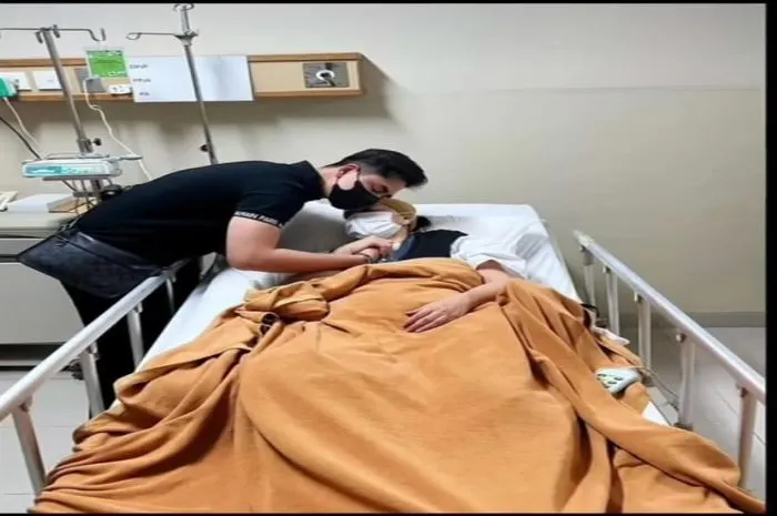 Venna Melinda setia dijaga anak keduanya Athalla Naufal usai mengalami KDRT oleh suaminya Ferry Irawan