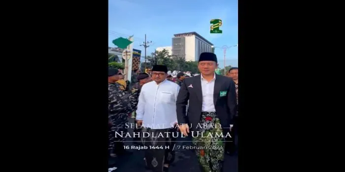 Menghadiri Harlah 1 Abad NU, AHY Menyapa Warga Sidoarjo Sambil Berjalan Kaki dan Jadi Pusat Perhatian