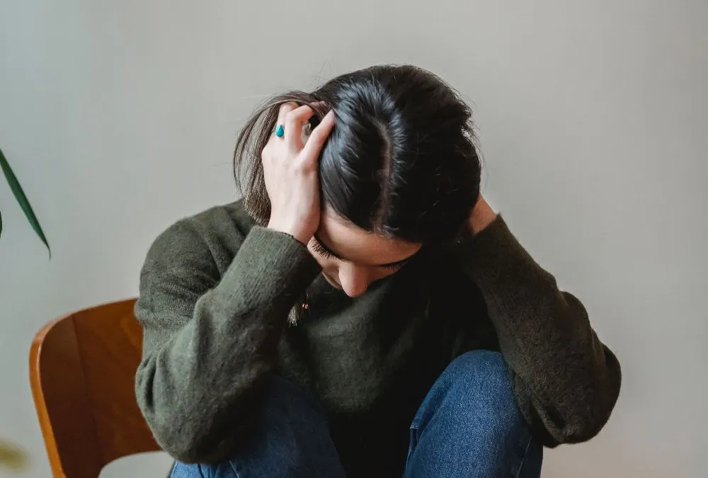 Ilustrasi seorang yang mengalami social anxiety disorder