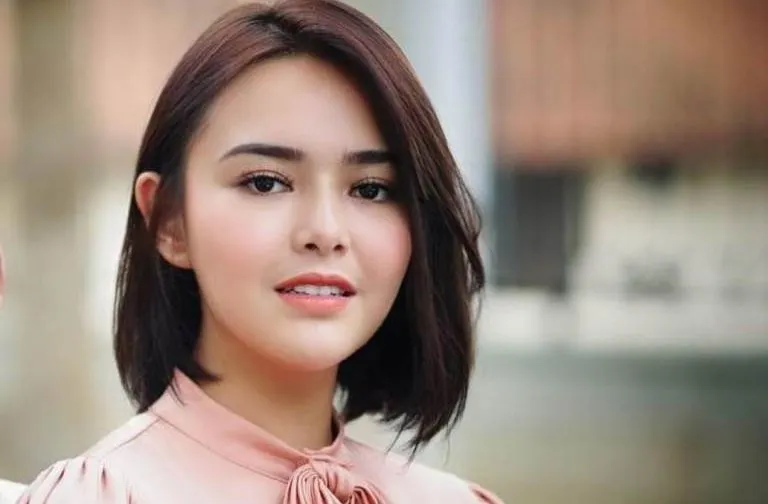 Kabar mengejutkan dari pesinetron Ikatan Cinta, Amanda Manopo mengirimkan pesan perpisahan di media sosial Instagram.